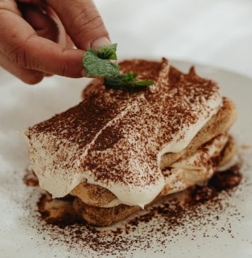 How cocoa, tea, and berries can protect men’s blood vessels during long sitting